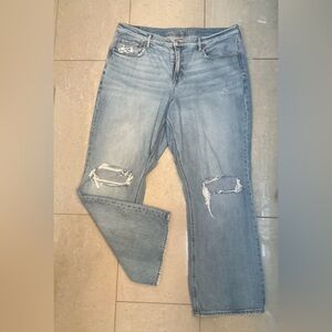 American Eagle Outfitters Light Wash Distressed Boyfriend Jeans